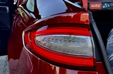 Седан Ford Fusion 2015 в 