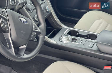 Седан Ford Fusion 2017 в 