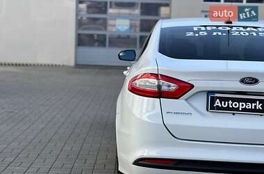 Седан Ford Fusion 2015 в 