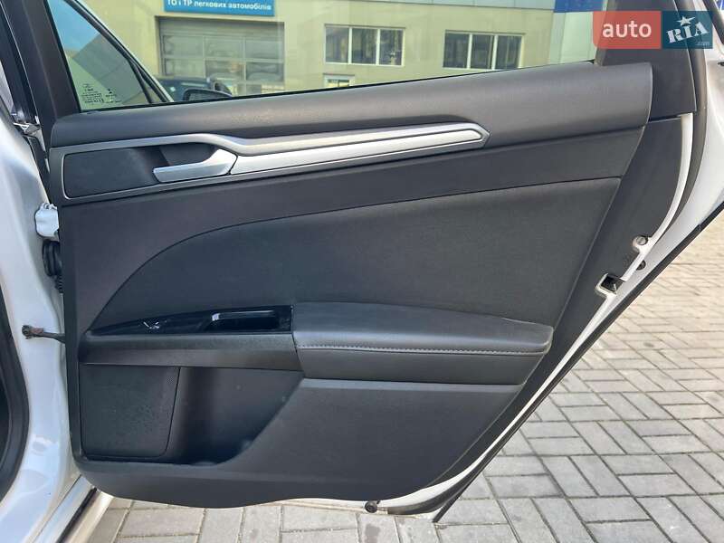 Седан Ford Fusion 2015 в Одесі