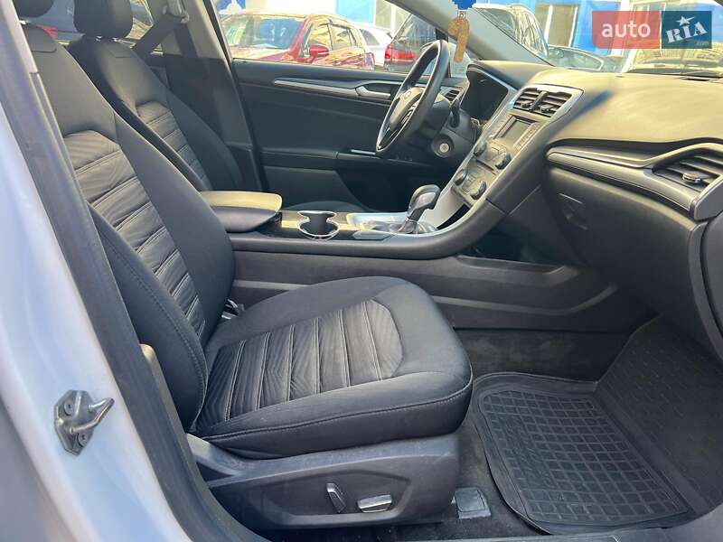 Седан Ford Fusion 2015 в Одесі