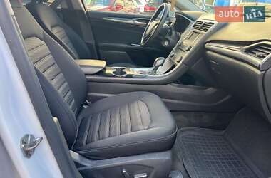 Седан Ford Fusion 2015 в 