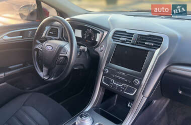 Седан Ford Fusion 2019 в 