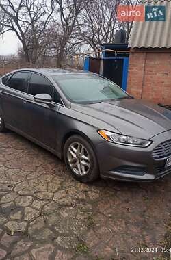 Седан Ford Fusion 2013 в Градижске