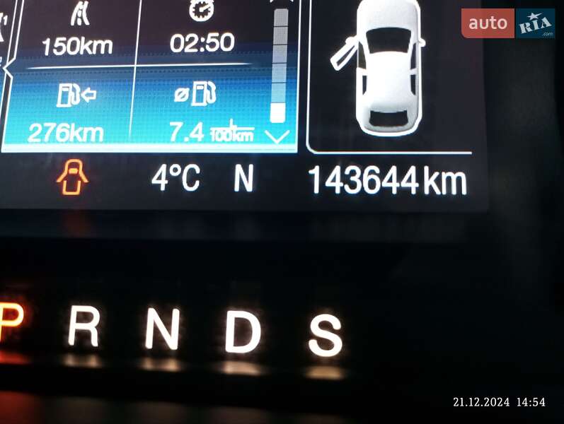 Седан Ford Fusion 2013 в Градизьку