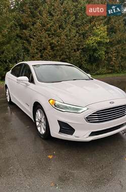 Седан Ford Fusion 2019 в Львові