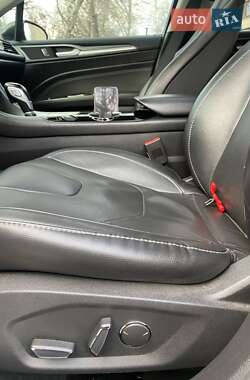 Седан Ford Fusion 2014 в 