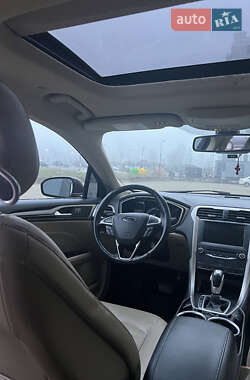 Седан Ford Fusion 2013 в 