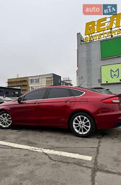 Седан Ford Fusion 2018 в 