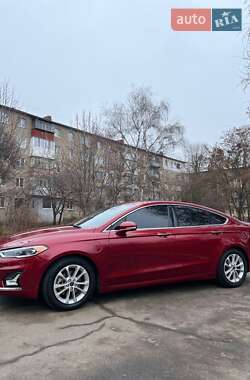 Седан Ford Fusion 2018 в 
