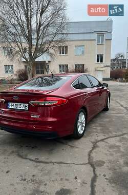 Седан Ford Fusion 2018 в 