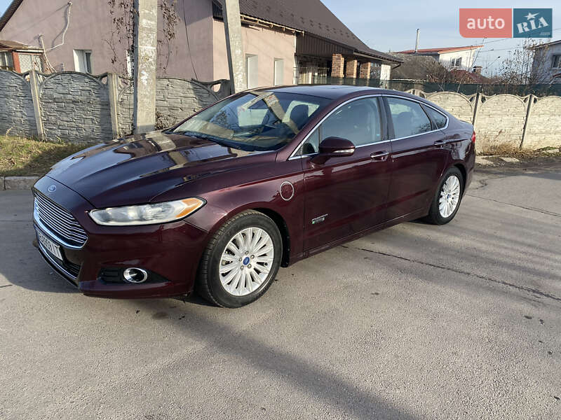Седан Ford Fusion 2013 в 