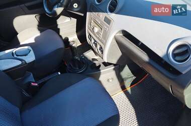 Хэтчбек Ford Fusion 2010 в 