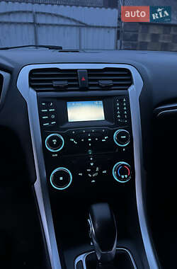 Седан Ford Fusion 2013 в 