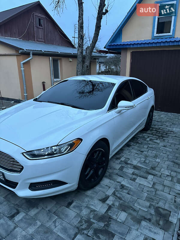 Седан Ford Fusion 2013 в 