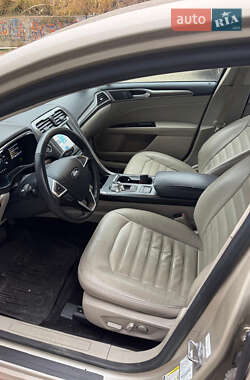 Седан Ford Fusion 2016 в 