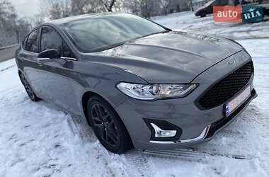 Седан Ford Fusion 2013 в Бурштині