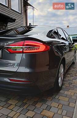Седан Ford Fusion 2018 в 