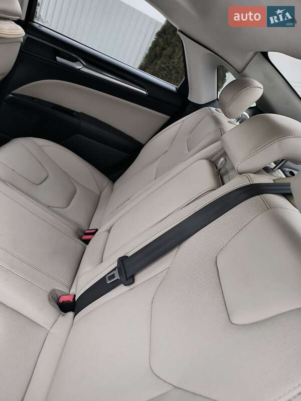 Седан Ford Fusion 2014 в Нововолынске