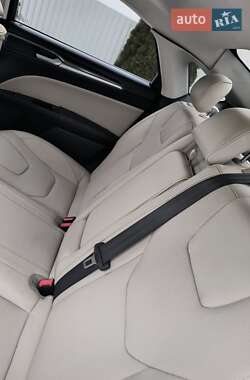 Седан Ford Fusion 2014 в 