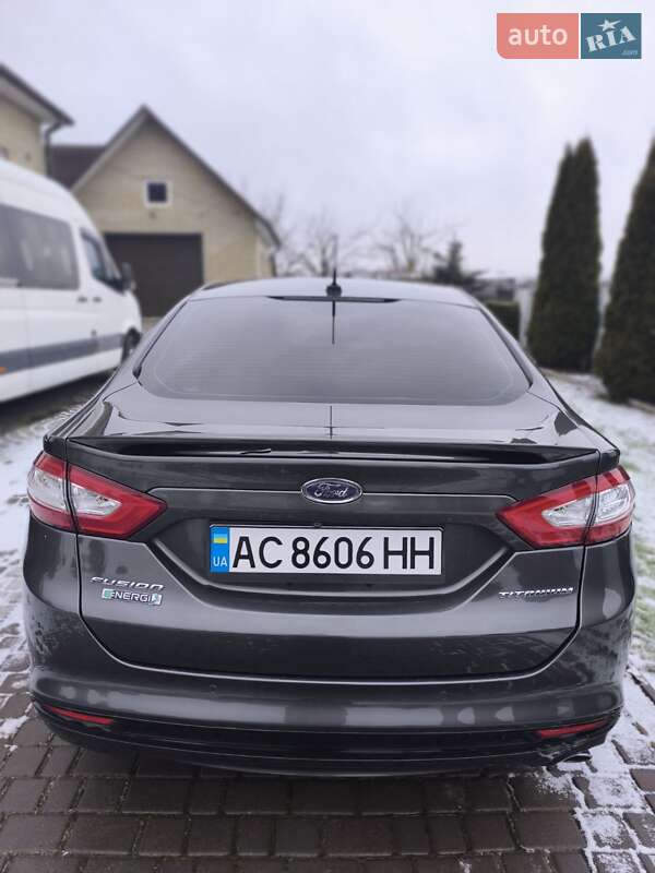 Седан Ford Fusion 2014 в Нововолынске