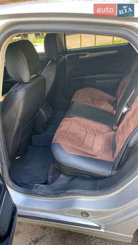 Седан Ford Fusion 2017 в Калуше