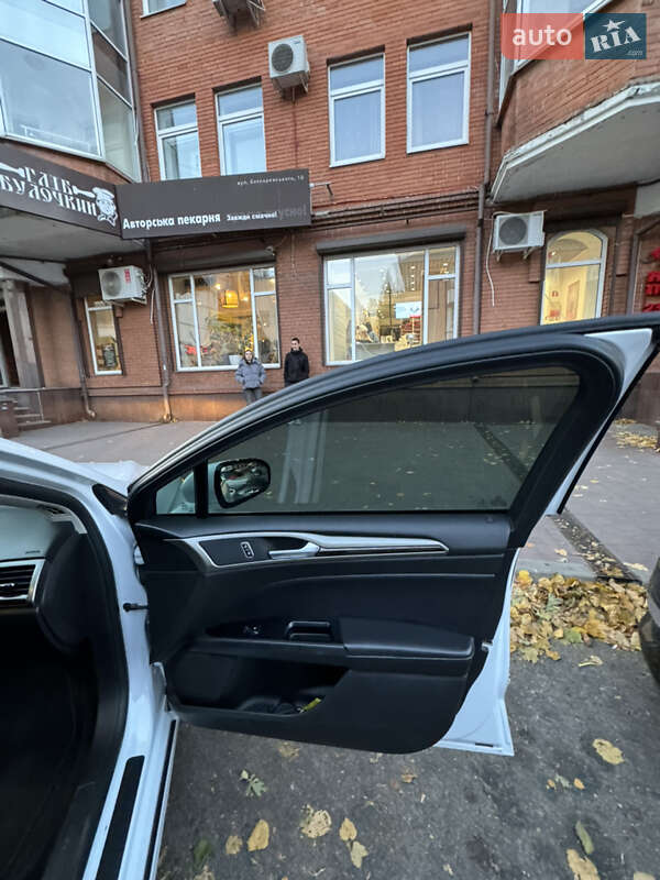 Седан Ford Fusion 2013 в Києві