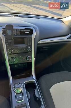 Седан Ford Fusion 2018 в 