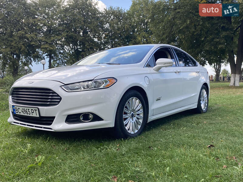 Седан Ford Fusion 2014 в Стрию