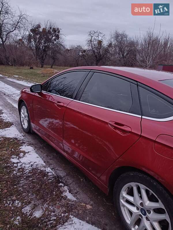 Седан Ford Fusion 2015 в Монастырище