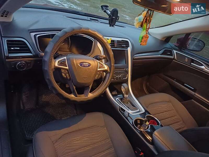 Седан Ford Fusion 2015 в Монастырище