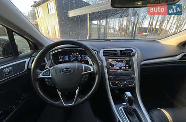 Седан Ford Fusion 2015 в Дубровице
