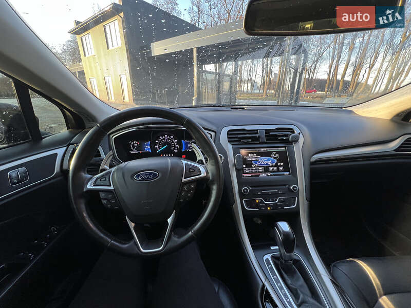 Седан Ford Fusion 2015 в Дубровице