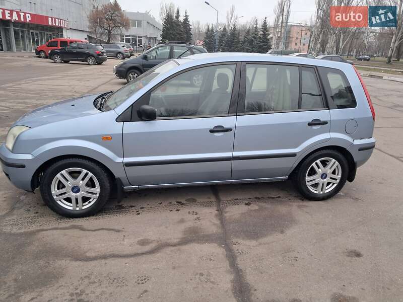 Хетчбек Ford Fusion 2004 в Полонному