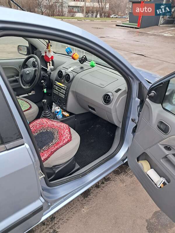 Хетчбек Ford Fusion 2004 в Полонному