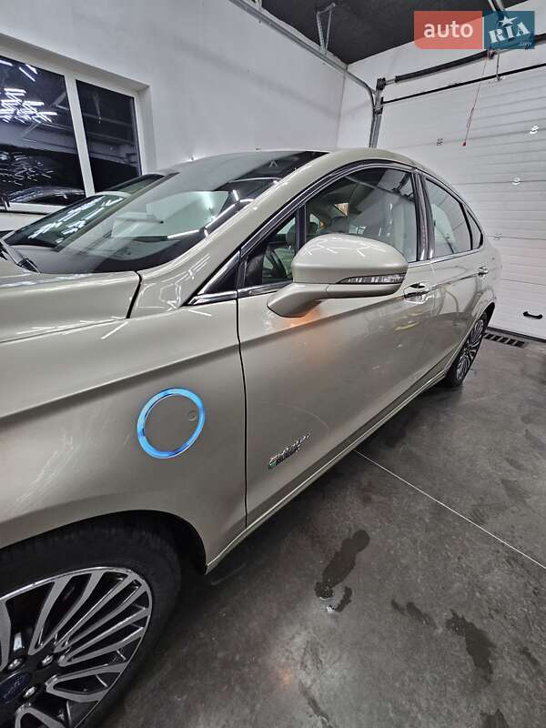 Седан Ford Fusion 2016 в Луцке