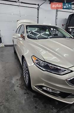 Седан Ford Fusion 2016 в 