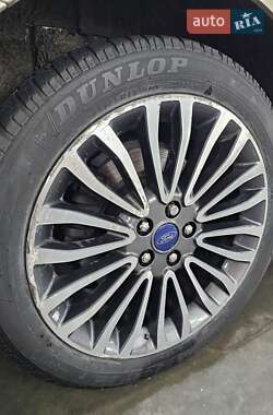 Седан Ford Fusion 2016 в 