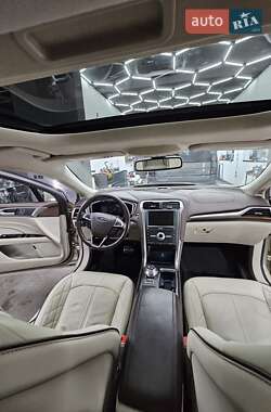 Седан Ford Fusion 2016 в 