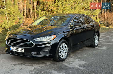 Седан Ford Fusion 2019 в 