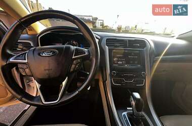Седан Ford Fusion 2016 в 