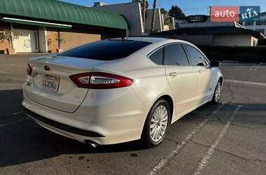 Седан Ford Fusion 2016 в 