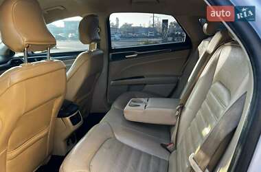 Седан Ford Fusion 2016 в 