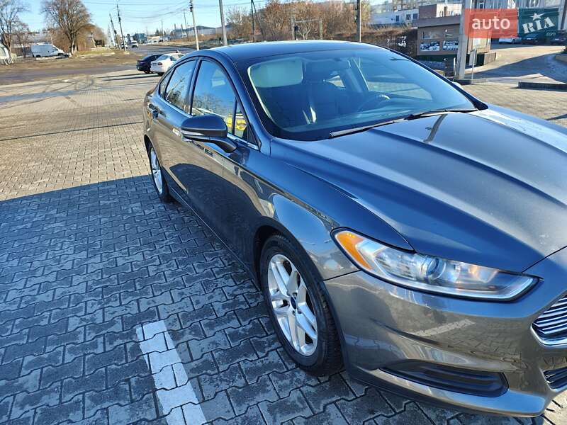 Седан Ford Fusion 2016 в Чернівцях