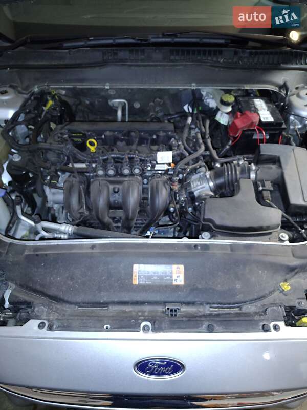 Седан Ford Fusion 2013 в Краснограді