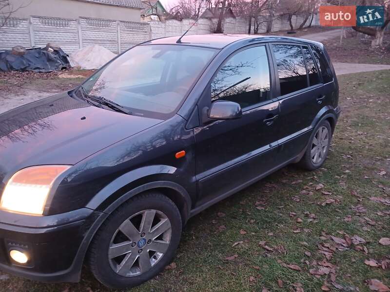 Хэтчбек Ford Fusion 2006 в Боровой