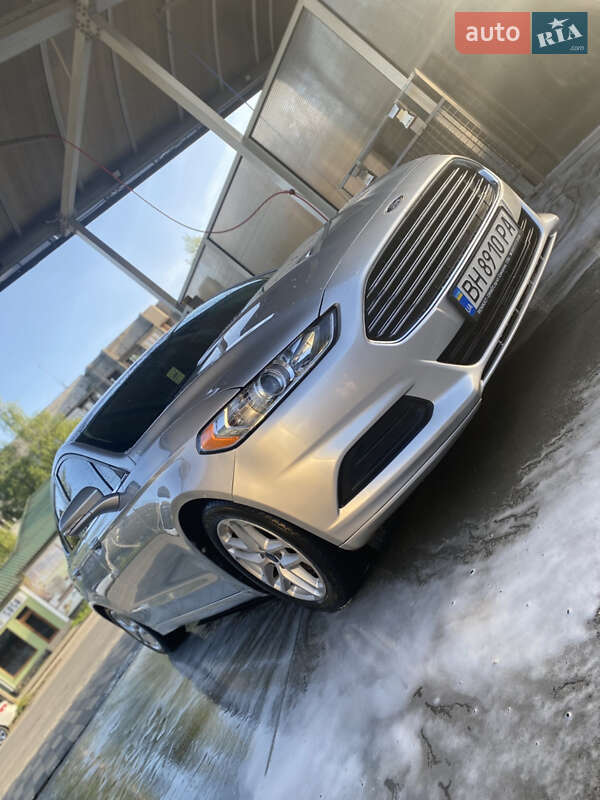 Седан Ford Fusion 2014 в Сваляве