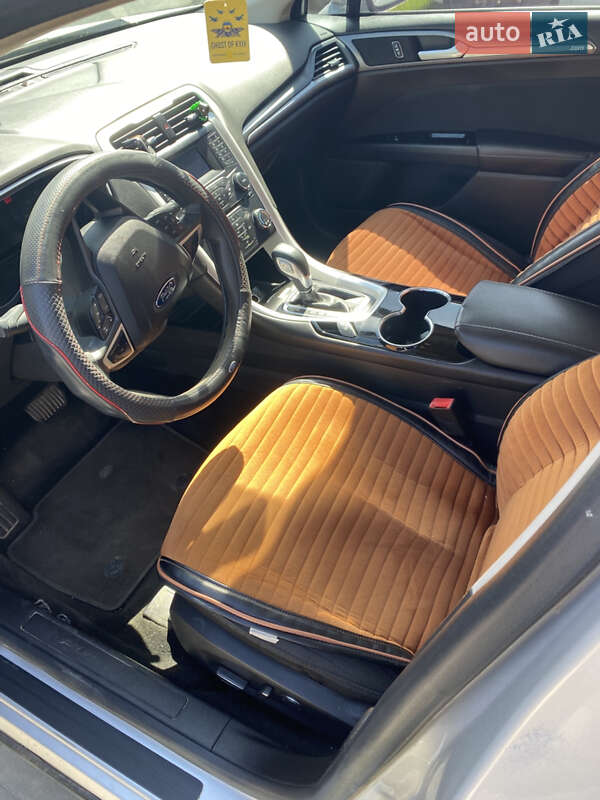 Седан Ford Fusion 2014 в Сваляве
