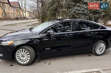 Седан Ford Fusion 2016 в 