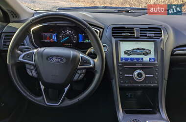 Седан Ford Fusion 2020 в 